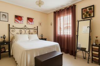 Pis  Calle creta. Encantador bungalow en planta baja con terraza y piscina comunit