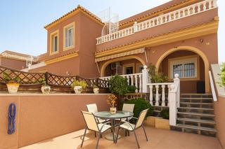 Etagenwohnung  Calle creta. Encantador bungalow en planta baja con terraza y piscina comunit