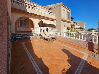 Casa  Calle de canarias 10. Bonito bungalo en planta baja de 3 dromitorios con terraza!
