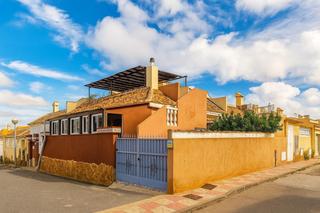 Casa  Chipre. Monte y mar  perla. bungalow planta baja en esquina con sótano,