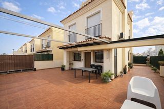 Casa in Avenida escandinavia 41. Chalet independiente en urbanización cerrada