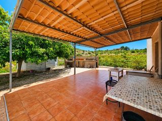 Xalet a Partida horna alta. Chalet con piscina y parcela de 3.000 m2 en entorno natural entr