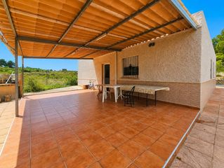Chalet en Partida horna alta. Chalet con piscina y parcela de 3.000 m2 en entorno natural entr