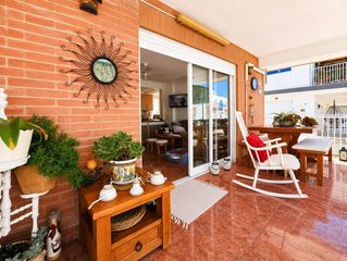 Appartement in Calle callosa de segura 8. Piso junto al mar  santa pola  esquina  terraza envolvente  vist