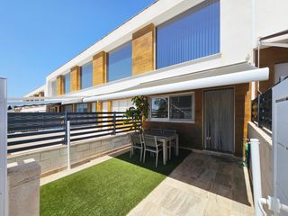 Haus  Creta. Moderno adosado de 3 dormitorios con jardín privado y acceso a p
