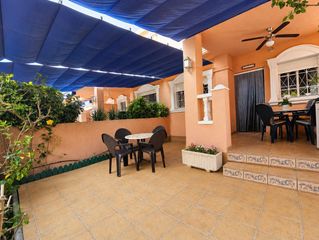 Casa en Zaragoza 21. Encantador bungalow en santa pola a pasos de la playa
