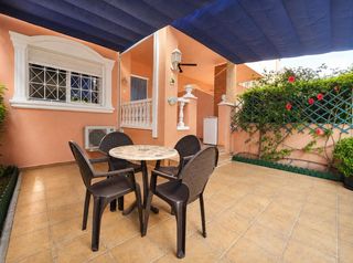 Casa  Zaragoza. Encantador bungalow en santa pola a pasos de la playa
