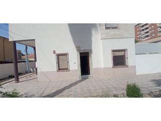 Casa adossada  Acacias. Venta de una casa adosada en elda