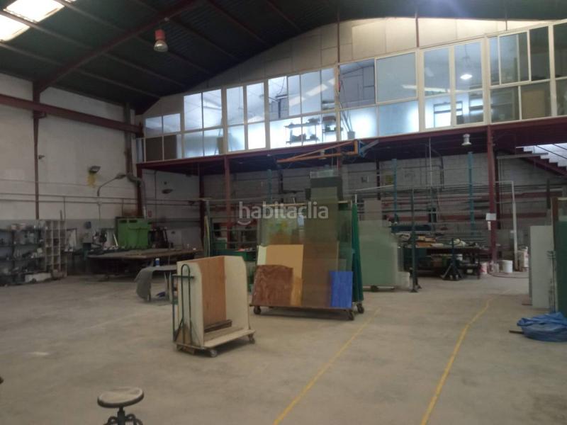 Foto 50a9b376-bd39-4dde-92d6-c52f3785db44. Nau industrial a Petrer