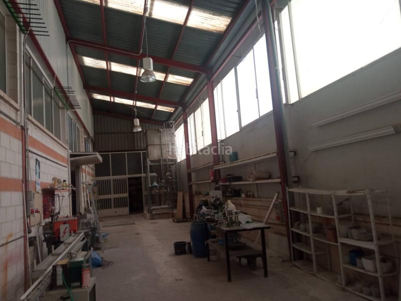 Foto f7e18516-a48b-423d-8197-6c86a366c8e1. Nau industrial a Petrer