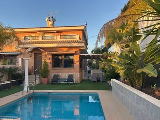 Casa  Calle pebrella. Bungalow en venta en petrer