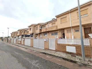 Maison  Calle cap. sant antoni. Bungalow en venta en petrer