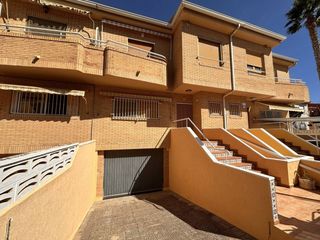 Maison  Calle cap. sant antoni. Bungalow en venta en petrer