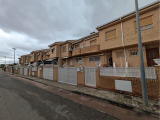Haus  Calle cap. sant antoni. Bungalow en venta en petrer