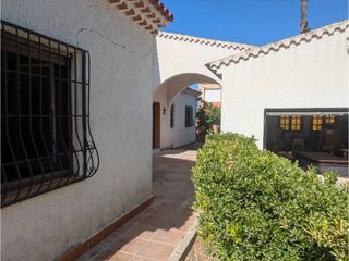 Chalet  Calle francisco crespo garcía. Venta de chalet unifamiliar independiente en elda