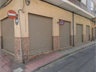 Local commercial à Calle petrer 86. Local comercial en venta en elda