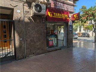 Business premise  Avenida reina victoria 2. Local comercial en venta en elda