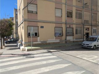 Appartamento  Calle costa rica 5. Venta de piso luminoso de 4 habitaciones en elda