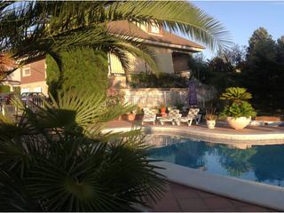 Xalet a Chafarinas 11. Chalet en venta en urbanización loma bada