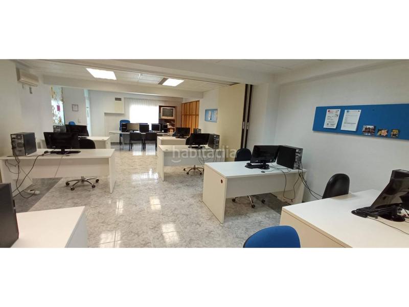 Foto 4c00f9c6-13a5-4482-8b89-015ca971ad5c. Bureau dans jaime balmes 68 dans Petrer