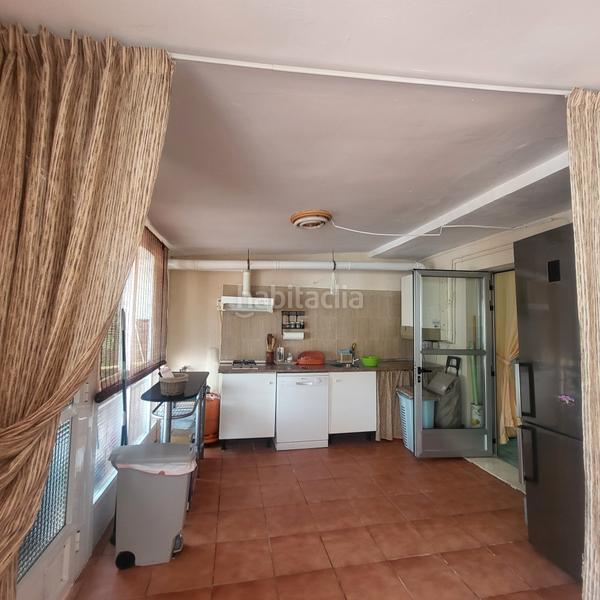 Foto 5590b5df-9555-4cc3-a467-3488436c8e49. Casa amb calefacció aparcament a Los Robles Seseña