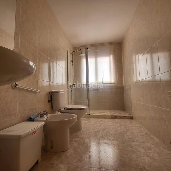 Foto b0158a5a-f58e-471f-a448-61cc8d444141. Casa amb calefacció aparcament a Los Robles Seseña