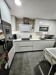 Semi detached house en Calle la vega 102. Ref. 0611 +venta inmobiliaria, pone a  venta de este espectacula