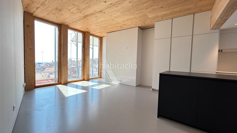 Foto 032348b6-27bd-4da4-81fd-1ab0ddbfb604. Àtic amb calefacció a Guinardó Barcelona