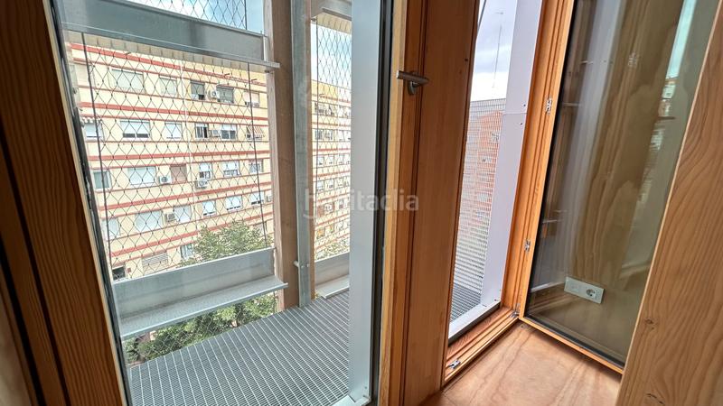 Foto 24bd237f-ebeb-458c-a8c6-05e5fc798fcc. Àtic amb calefacció a Guinardó Barcelona