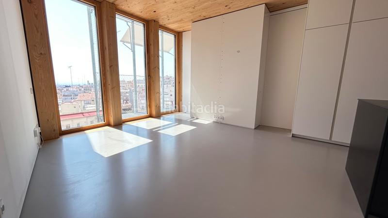 Foto 9b184390-427f-4d0e-ba69-8cdd7f17baa8. Àtic amb calefacció a Guinardó Barcelona