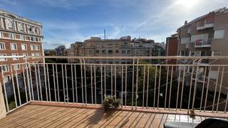 Piso  Carrer de còrsega. Piso con balcón grande a chaflán y orientación este.