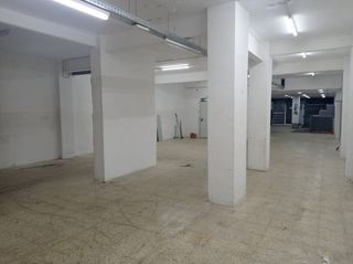 Lloguer Local Comercial a Santa Rosa. Local en alquiler !!