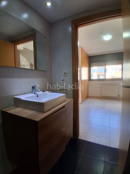Foto f4b8caed-9645-4528-a088-c742d6fa6559. Pis amb aparcament a Mercat Rubí