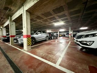 Aparcament cotxe  Avinguda de l' onze de setembre. Plaza de parking en venta junto al lago de santa perpètua de mog