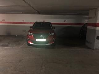 Motorcycle parking in Carrer del Rosselló 424