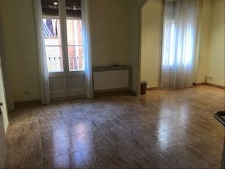 Location Appartement  Carrer de julián romea. Piso exterior, soleado y luminos