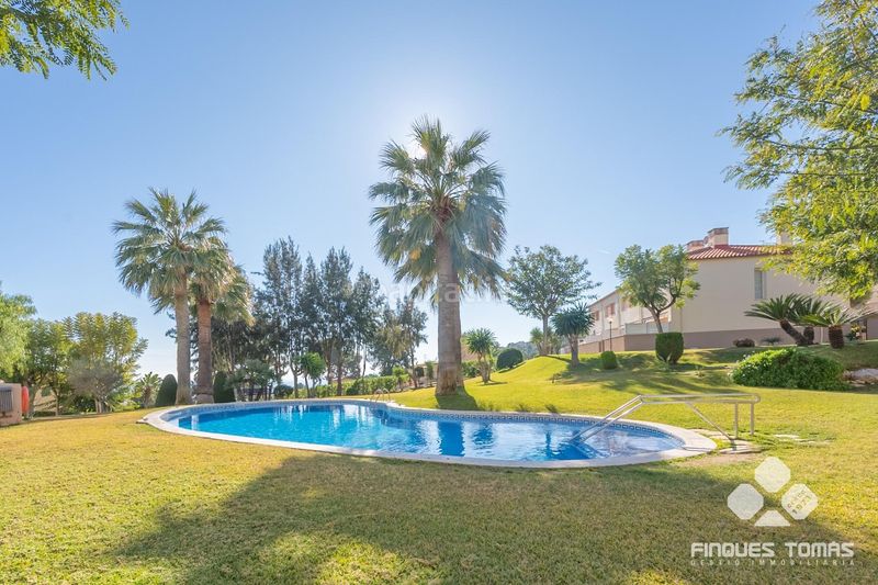 Foto 06327de0-2a36-498d-bc09-2102d3fe534b. Casa adossada amb aparcament piscina a Segur de Calafell nucli urbà Segur de Calafell