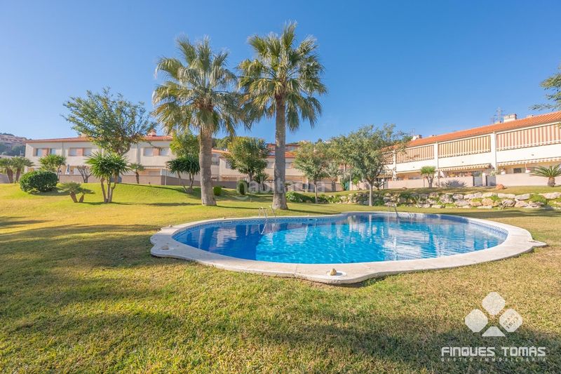 Foto 12eaedf1-41bd-4442-9c1a-b14a353a6787. Casa adossada amb aparcament piscina a Segur de Calafell nucli urbà Segur de Calafell