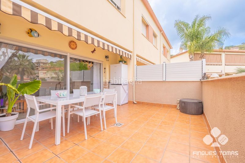Foto 2a10d637-4271-4aa6-8a10-85b1a82c5fa9. Casa adossada amb aparcament piscina a Segur de Calafell nucli urbà Segur de Calafell