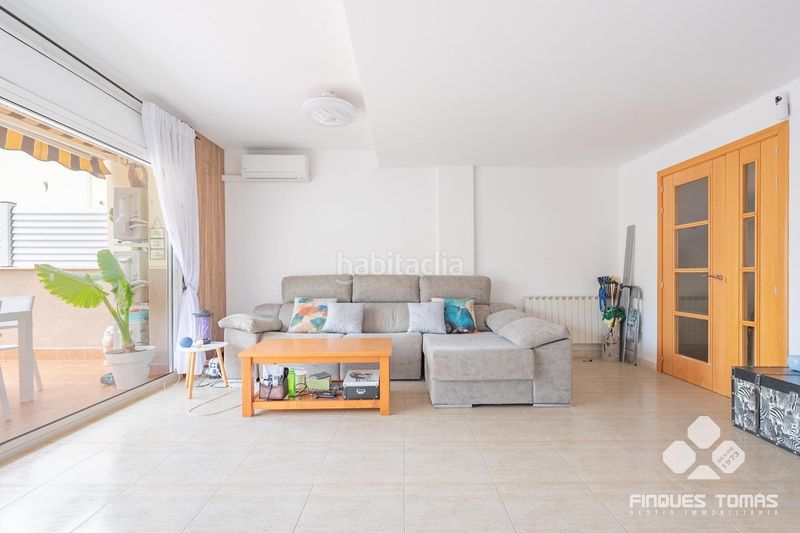 Foto 3bd00f33-00b3-4f6f-997a-d2ea059d8c3a. Casa adossada amb aparcament piscina a Segur de Calafell nucli urbà Segur de Calafell