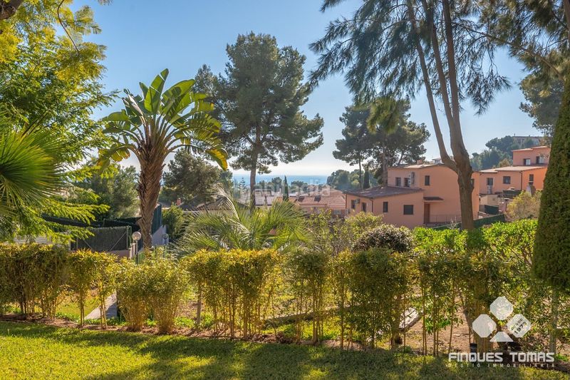 Foto 53699647-8285-4be3-bc5a-a4e614e38730. Casa adossada amb aparcament piscina a Segur de Calafell nucli urbà Segur de Calafell