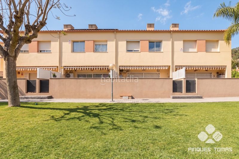 Foto 56a90e20-2c73-4436-8235-1ff57ef07ca3. Casa adossada amb aparcament piscina a Segur de Calafell nucli urbà Segur de Calafell