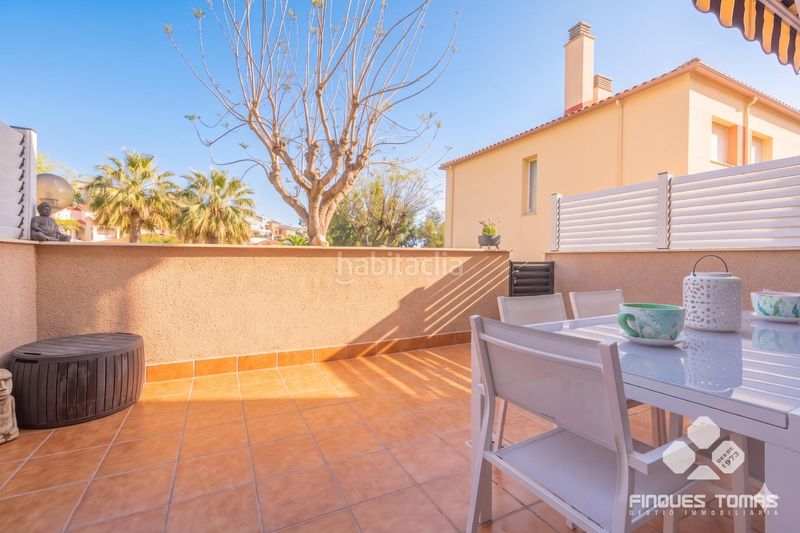 Foto 8266d1d6-f0b8-483e-be14-a136e34d5419. Casa adossada amb aparcament piscina a Segur de Calafell nucli urbà Segur de Calafell
