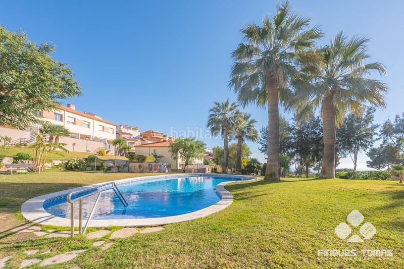Foto c8b0c52c-c529-4b4b-8398-8116fee60275. Casa adossada amb aparcament piscina a Segur de Calafell nucli urbà Segur de Calafell