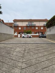 Parking voiture à Les Salines-Pla de Sant Pere. Plaza de parking en cubelles