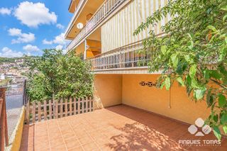 Planta baja  Calle cuspide. Planta baja con terraza y jardín en segur de calafell