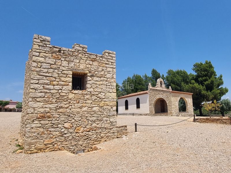 Foto 0ea892d6-fd5a-4374-a544-03b247ee4de6. Edificio con piscina in Vall d´Alba
