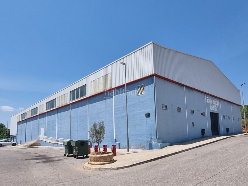 Foto afcfa963-8daf-4991-8d7a-1d21f050ce88. Edificio con piscina in Vall d´Alba