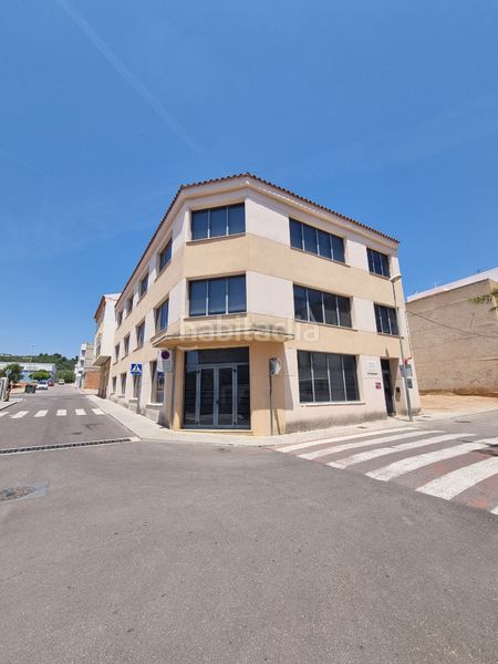 Foto d4165727-3442-4738-beb7-a74bf50de710. Edificio con piscina in Vall d´Alba