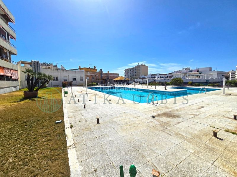 Foto 62bc34d4-454d-424b-96f4-eddba34cd616. Pis amb piscina a El Bajondillo Torremolinos